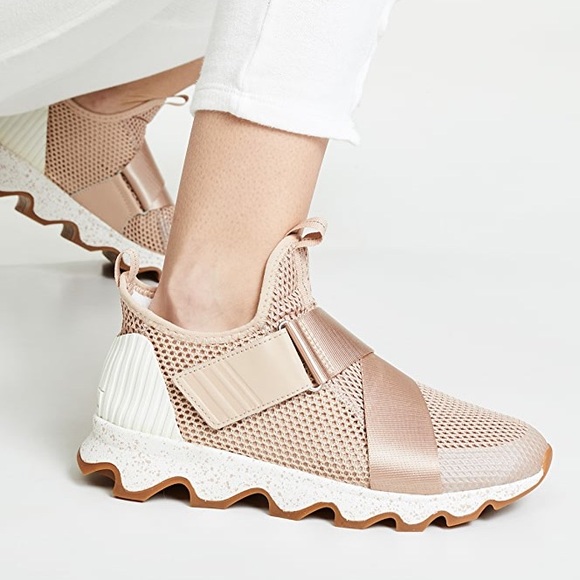 sorel kinetic sneaker natural tan